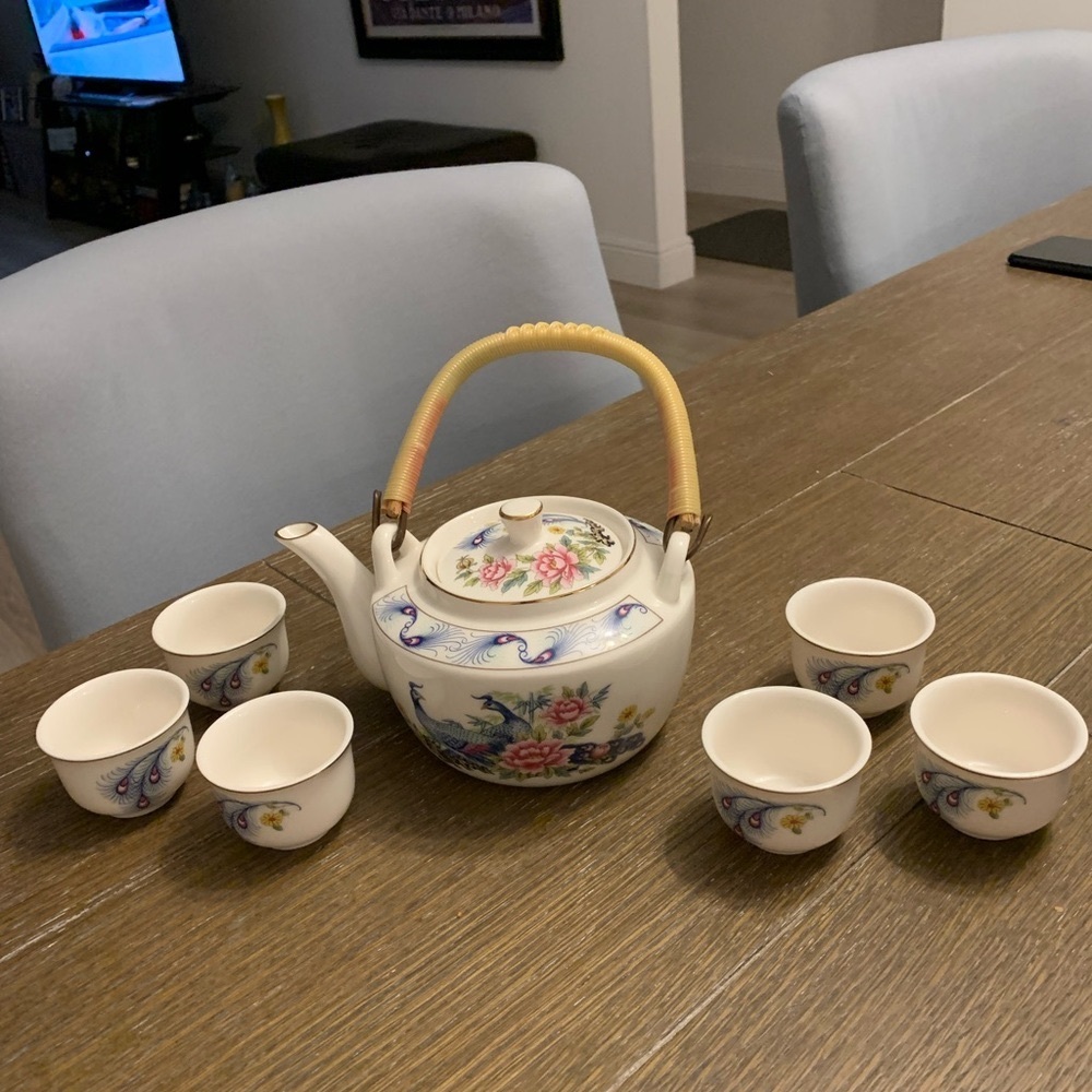 Vintage Snow Bone China Teapot with 6 cups - Picture 3 of 14